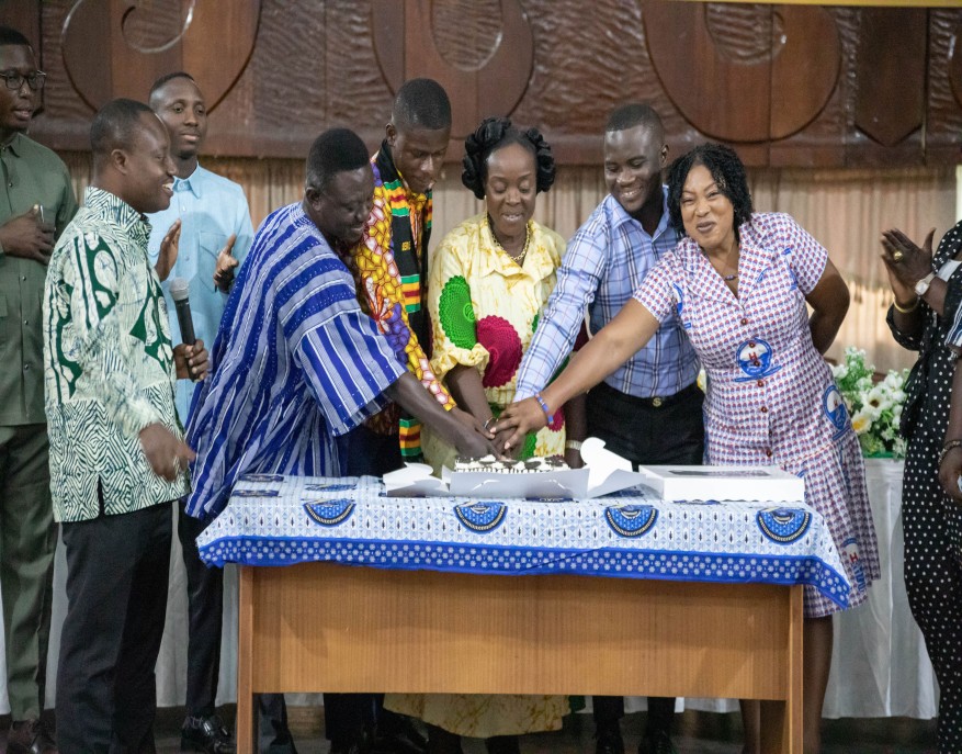 A special cake-cutting moment to celebrate the launch and handing over ceremony